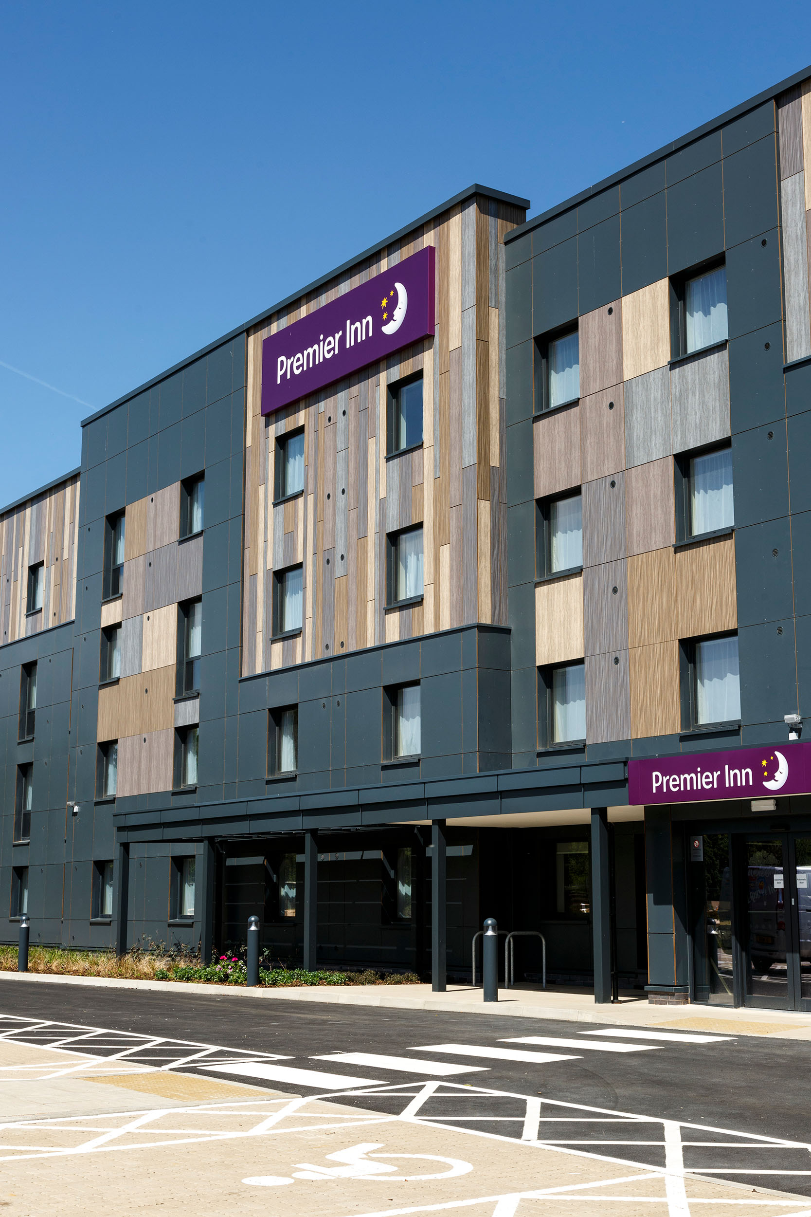 Premier Inn at Willen Lake, Milton Keynes - CHQ Architects